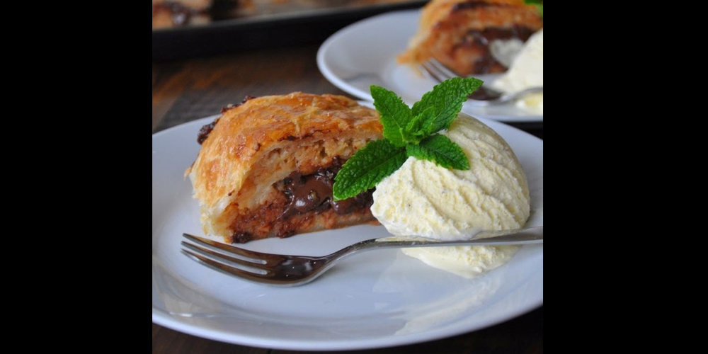 HORÚCA JABLKOVÁ ŠTRÚDĽA S VANILKOVOU ZMRZLINOU - Položka menu